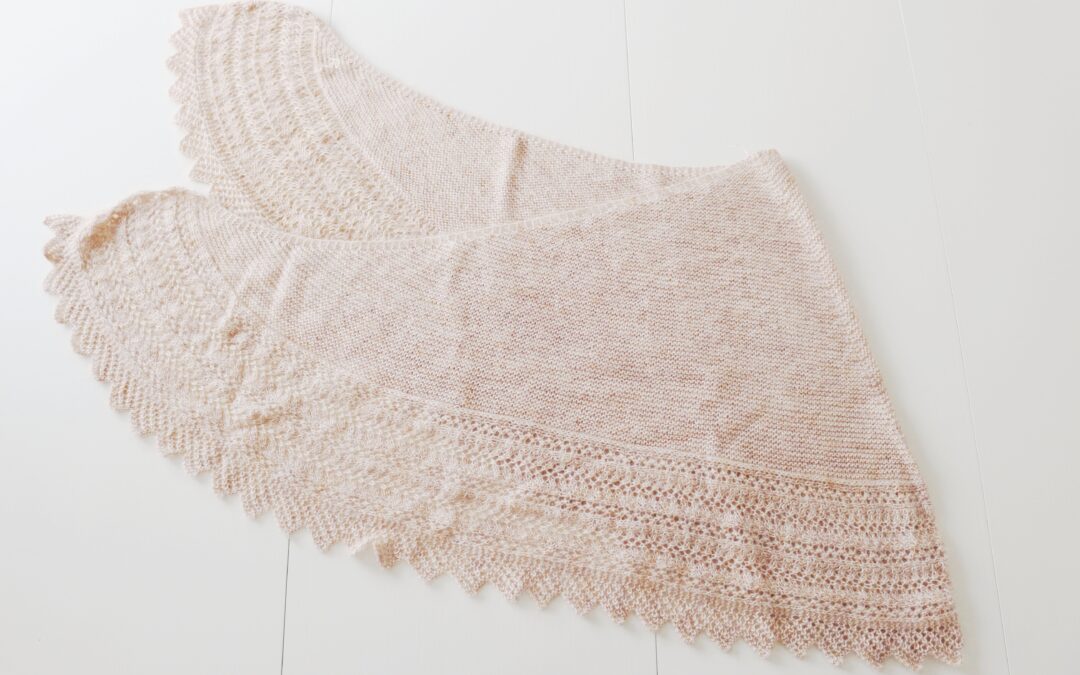 24. Chal GALLEO: crea tu propio chal de media luna top down con borde calado.